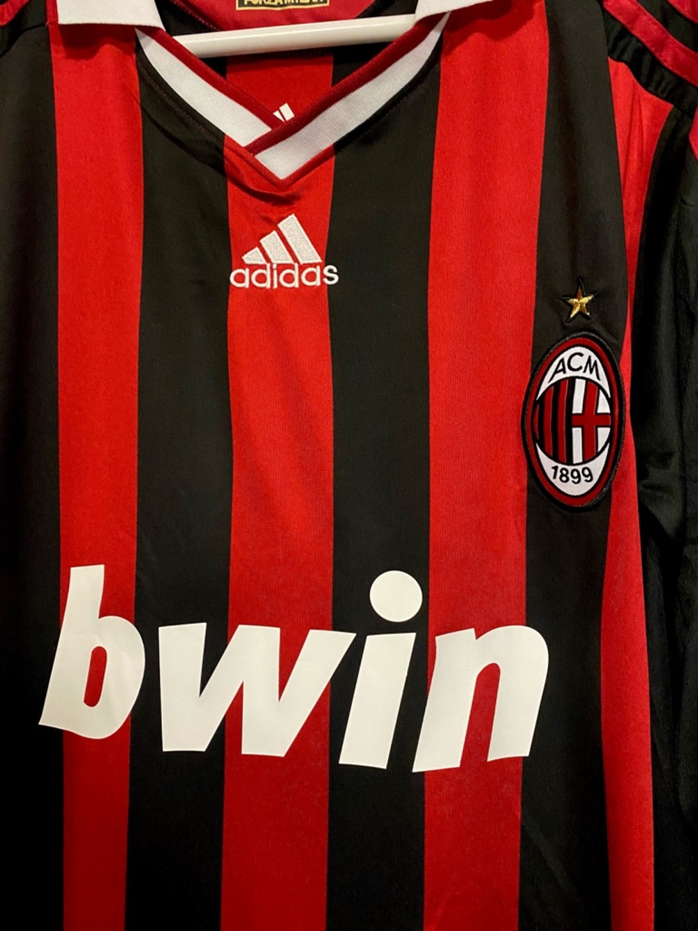 Vintage AC Milan 2009/2010 Ronaldinho UCL home red and black soccer jersey - Picture 4 of 6